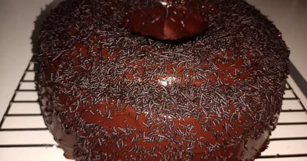 Το πιο αφράτο κέικ μωσαϊκό με μπισκότα και σοκολάτα – Δεν θα μείνει ούτε κομμάτι