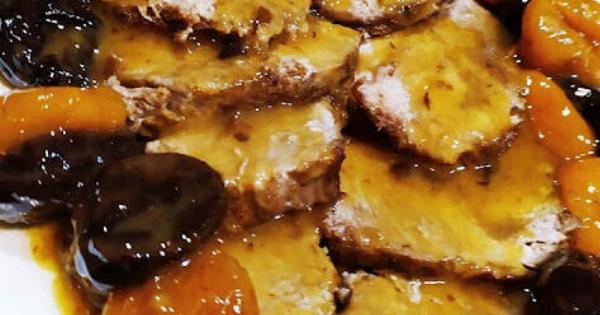 Κυριακάτικο χοιρινό ψητό με δαμάσκηνα και βερίκοκα