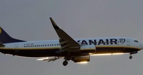 ΕΚΤΑΚΤΟ ΤΩΡΑ ΓΙΑ ΑΕΡΟΠΛΑΝΟ ΓΕΜΑΤΟ ΕΠΙΒΑΤΕΣ ΠΟΥ ΕΦΥΓΕ ΑΠΟ ΘΕΣΣΑΛΟΝΙΚΗ – ΕΝΕΡΓΟΠΟΙΗΘΗΚΑΝ ΟΙ ΜΑΣΚΕΣ ΟΞΥΓΟΝΟΥ – ΧΑΟΣ ΚΑΙ ΠΑΝΙΚΟΣ