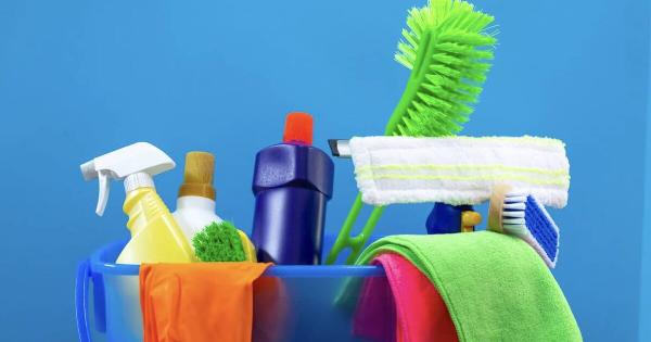 Οι περισσότεροι το κάνουν λάθος. 10 συνδυασμοί καθαριστικών που είναι στην πραγματικότητα επικίνδυνοι