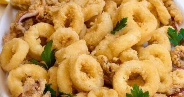 Το απλό μυστικό για καλαμαράκια αφρός: Έτσι τα τηγάνιζε η γιαγιά και έβγαιναν πάντα τραγανά