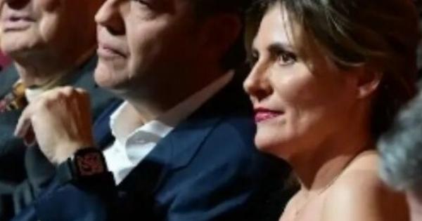 Όλοι κοιτούσαν εκείνη και όχι τον Τσίπρα: ΓΙΑΤΙ τράβηξε όλα τα βλέμματα η Μπέττυ Μπαζιάνα στο Παλλάς