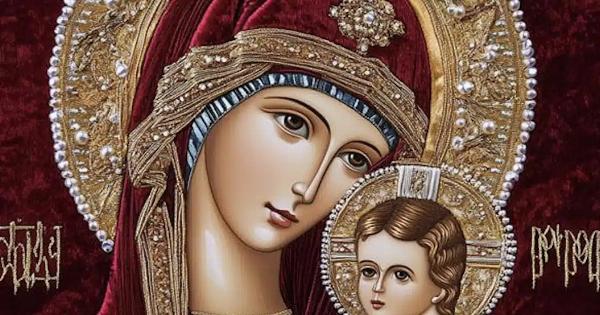 Όποιος αγγίξει την Παναγία απόψε, θα έχει 12 καλά πράγματα να συμβούν στο σπίτι του αύριο