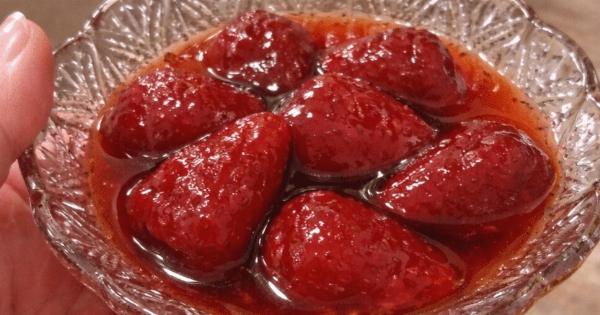 Γλυκό φράουλα που πετυχαίνει πάντα – Το μυστικό με τη γάστρα!