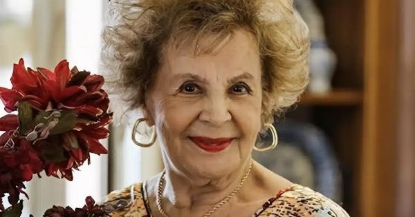 Ζει μόνη της στα 95 η γνωστή ηθοποιός και διάσημη χορεύτρια του ελληνικού κινηματογράφου