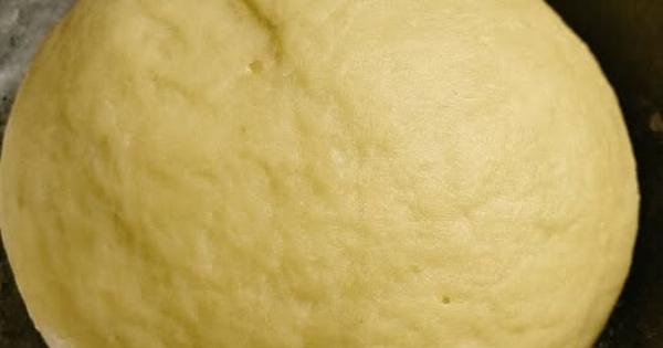 Ζύμη με γιαούρτι: Εύκολη συνταγή για πίτσα, πεινιρλί και πιτάκια