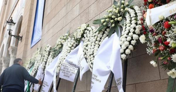 Κηδεία Μαρινέλλας: Το στεφάνι που μόλις το είδαν έκλαψαν όλοι