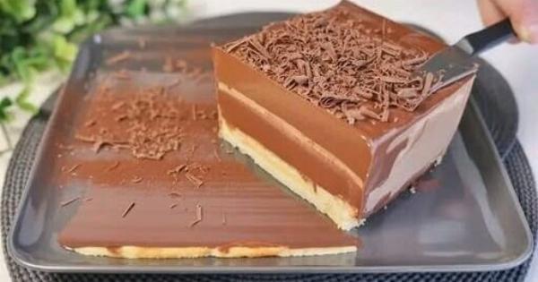Σαρλότ σοκολάτας χωρίς ψήσιμο – μοιάζει από ζαχαροπλαστείο