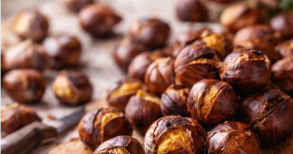 Το μυστικό που δεν σου είπαν ποτέ: Καθάρισε τα κάστανα σε δευτερόλεπτα χωρίς να χαλάσουν!