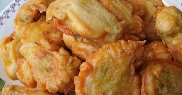 Τραγανοί κολοκυθοανθοί με τυριά που λιώνουν στο στόμα