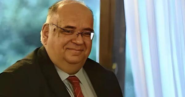 ΣOK! ΘPHNOΣ ΓΙΑ ΤΟΝ ΚΑΘΗΓΗΤΗ ΣΤΕΦΑΝΟ ΣΚΑΡΠΕΛΟ – «EΦYΓΕ» ΞAΦNIKA ΑΠΟ ANAKOΠH