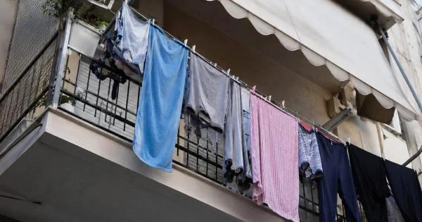 Πρόστιμα έως 500 ευρώ για μπουγάδα στο μπαλκόνι: Δείτε σε ποιες περιοχές