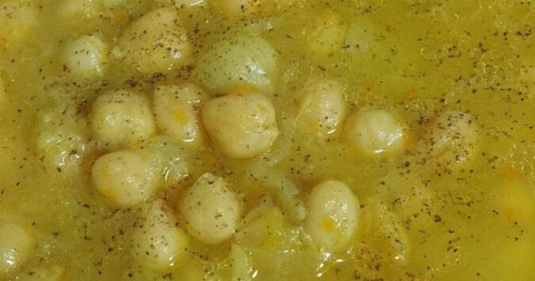 Χυλωμένα ρεβίθια με πράσα που λιώνουν στο στόμα – Θα τα φτιάχνετε ξανά και ξανά!