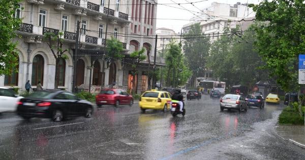 Έντονη κακοκαιρία με καταιγίδες και χαλάζι: Η επικίνδυνη μέρα για την Αττική