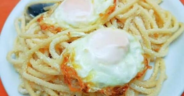Το φτωχικό πιάτο της γιαγιάς που έγινε viral: Μακαρόνια με αυγό και καμένη μυζήθρα!