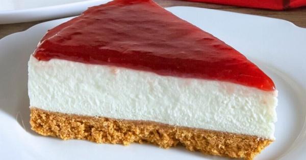 Cheesecake Ψυγείου με Μαρμελάδα: Το πιο Δροσερό Γλυκό που θα Λατρέψουν Όλοι!