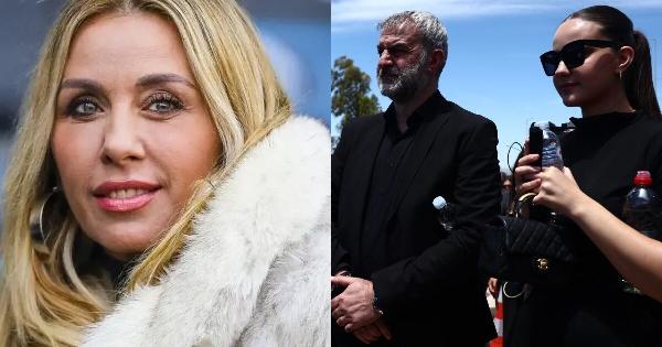 Σαράντα ημέρες χωρίς τη Γωγώ Μαστροκώστα: Σε στενό κύκλο το μνημόσυνο – Ο Τραϊανός Δέλλας και η κόρη τους τιμούν τη μνήμη της