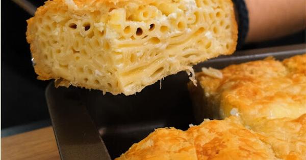 Μακαρονόπιτα με φέτα που εξαφανίζεται σε λεπτά