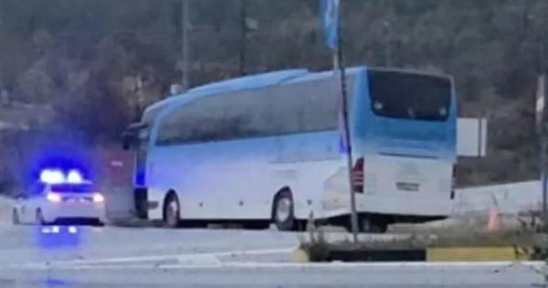 Εξετράπη λεωφορείο με 25 εργαζομένους της ΔΕΗ στην Πτολεμαΐδα – Nεκρός ο οδηγός