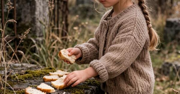 Ένα κοριτσάκι 6 ετών άφηνε σχεδόν κάθε εβδομάδα, για έναν ολόκληρο χρόνο, ψωμί πάνω σε έναν τάφο: η μητέρα ήταν σίγουρη ότι απλώς τάιζε τα πουλιά, αλλά όταν έμαθε την αλήθεια, ένιωσε πραγματικό τρόμο