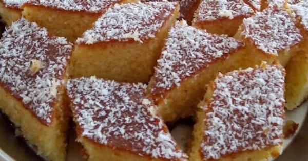 Σιροπιαστό γλυκό με ινδοκάρυδο: Εύκολη και αφράτη συνταγή ταψιού