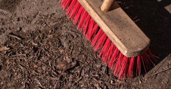 Γιατί «δεν κάνει» να σκουπίζεις τη Μεγάλη Εβδομάδα – Λίγοι το γνωρίζουν