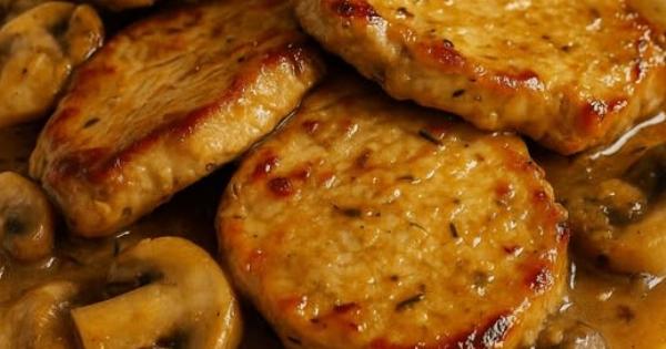 Χοιρινά φιλετάκια με μανιτάρια και μπύρα – έτοιμα σε ένα τηγάνι