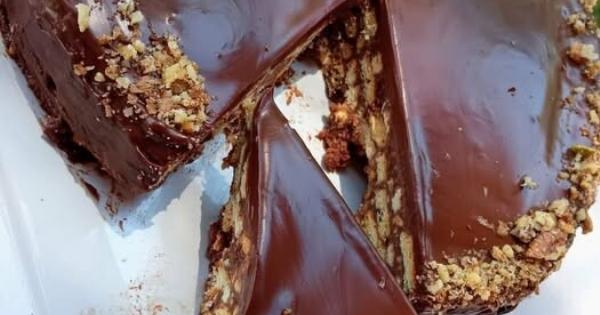 Η τούρτα κορμός που βγήκε πρώτη σε διαγωνισμό – Με μπισκότα και σοκολάτα που λιώνει στο στόμα!