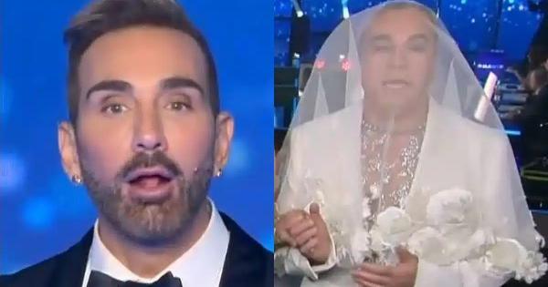 «Πάγωσε» ο Κοκλώνης με το… νυφικό πέπλο του Σαμαρά στο J2US: «Νίκο μου, αφού ντύθηκες γαμπρός…»