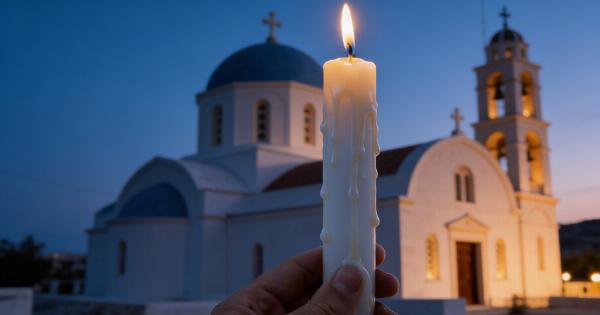 Έτσι θα κάνετε τη λαμπάδα σας να μην στάζει το βράδυ της Ανάστασης – Αυτό δεν σας το έχουν πει!