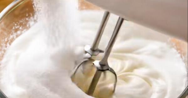 Δοκίμασα αυτή τη συνταγή και πέτυχα τα πιο αφράτα κέικ που έκανα ποτέ