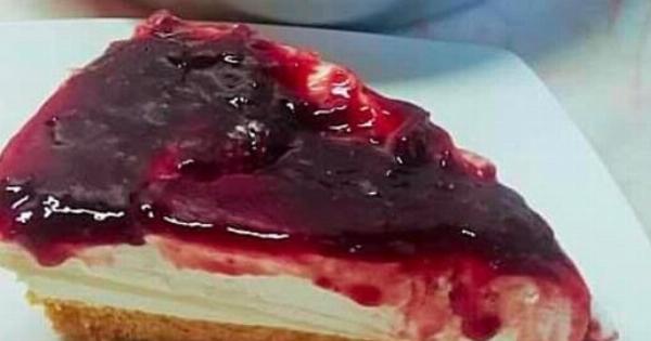 Το πιο εύκολο cheesecake βύσσινο χωρίς ψήσιμο – Κρεμώδες και έτοιμο σε λίγα λεπτά!