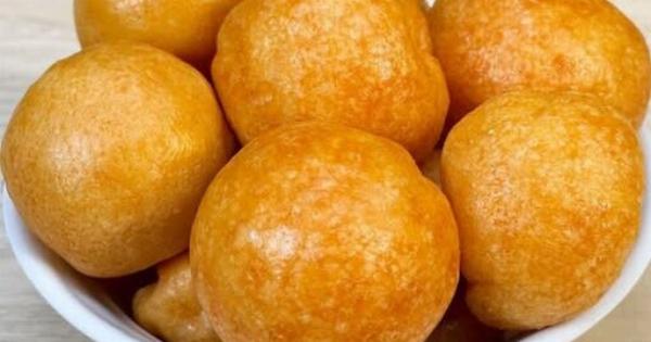 Τραγανό έξω, μαλακό εσωτερικά και έτοιμο σε λίγα λεπτά. Έτοιμες και ΑΥΤΕΣ ΟΙ ΤΥΡΟΜΠΑΛΕΣ με μόλις 2 υλικά!