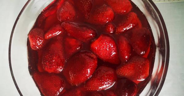 Έτσι γίνεται το τέλειο γλυκό φράουλα χωρίς να λιώσουν