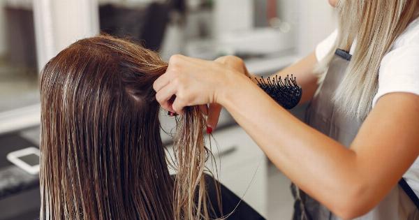 Συναγερμός: Εντοπίστηκαν καρκινογόνες και τοξικές ουσίες σε δημοφιλή προϊόντα μαλλιών