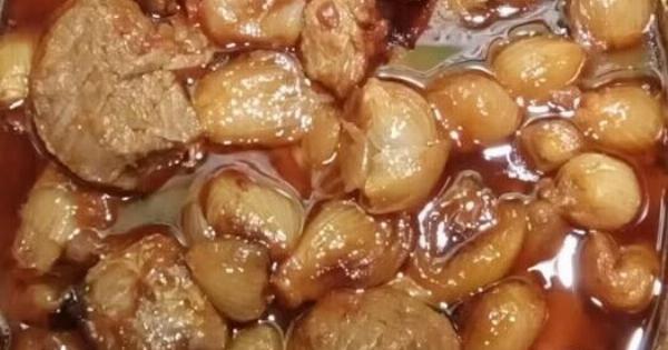 Μοσχαράκι στιφάδο στη γάστρα που λιώνει στο στόμα