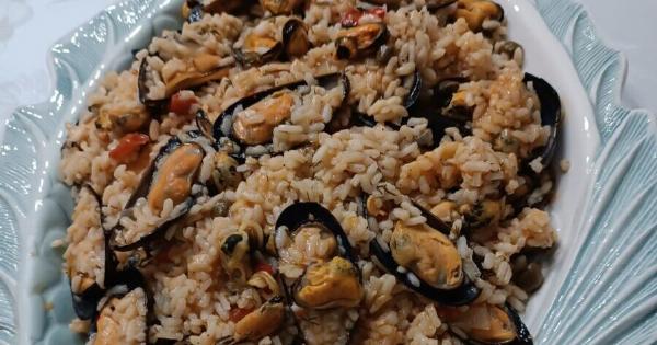 Μύδια με ρύζι όπως δεν τα έχεις ξαναφάει – το μυστικό είναι ένα