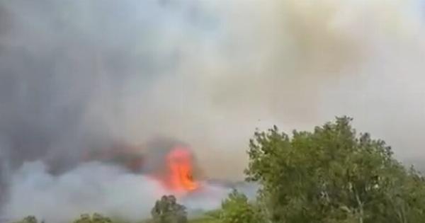 Μεγάλη φωτιά τώρα: Εκκενώνονται εσπευσμένα 7 ξενοδοχεία και 2 κατασκηνώσεις