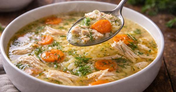 Αχνιστή κοτoσουπίτσα: Πεντανόστιμη και χουχουλιάρικη σε 5 βήματα