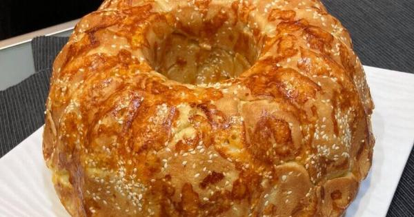 Αλμυρό κέικ με τυριά και λουκάνικο κοτόπουλο – αφράτη συνταγή