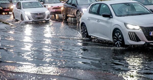Έκτακτη σύσκεψη για την Αττική: Έρχονται νέες καταιγίδες το απόγευμα
