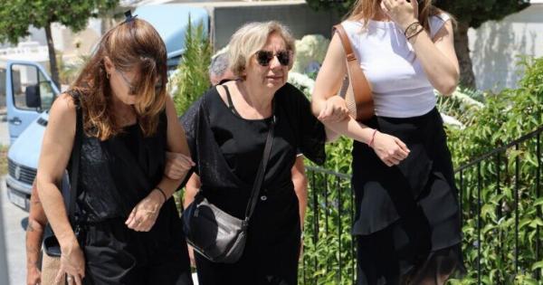 Βασίλης Λεβέντης: Σπαραγμός στην κηδεία του – Τραγική φιγούρα η σύζυγός του, Νατάσα Μεντεσίδου (Φωτογραφίες)