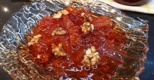 Έφτιαξα γλυκό κυδώνι με καβουρδισμένα αμύγδαλα και έγινε λουκούμι! Το σιρόπι βγήκε βελούδινο και το άρωμα απίστευτο.