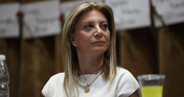 Άκουσε το καμπανάκι των δημοσκοπήσεων: Το πρώτο κόμμα που κάνει άνοιγμα συνεργασίας στη Μαρία Καρυστιανού