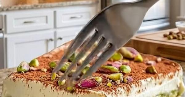 Ο άντρας μου ζήτησε για σήμερα τιραμισού φυστικί και εγώ το έφτιαξα χωρίς καν φούρνο