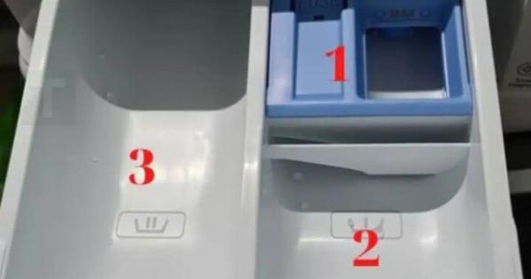 Σήμερα έμαθα ότι το συρτάρι απορρυπαντικού στο πλυντήριο χρησιμοποιείται έτσι. Ωστε για αυτό τα ρούχα δεν βγαίνουν αρκετά καθαρά.