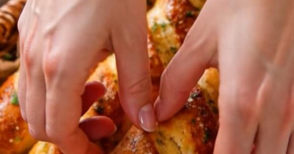 Το πιο εύκολο σπιτικό ψωμί στον κόσμο, θυμηθείτε να σώσετε τη συνταγή