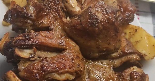 Η καλύτερη συνταγή για Πασχαλινό κατσικάκι στο φούρνο για το 2025