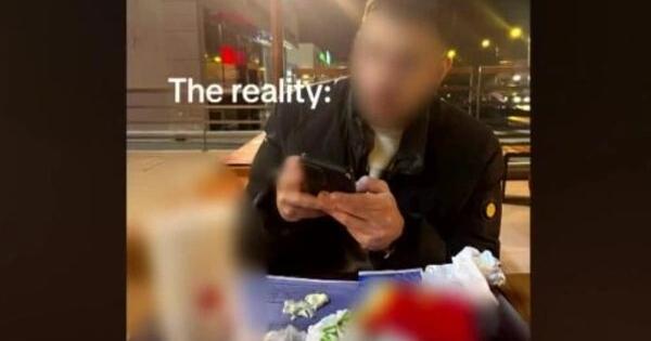 Χτυπούσε την πλάτη του στον τοίχο, νόμιζαν ότι έκανε πλάκα: Σοκ με αυτά που μαθεύτηκαν για τον 22χρονο που κατάπιε αμάσητο μπέργκερ