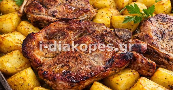 Το κόλπο για τις πιο ζουμερές χοιρινές μπριζόλες στο φούρνο που δοκιμάσατε ποτέ